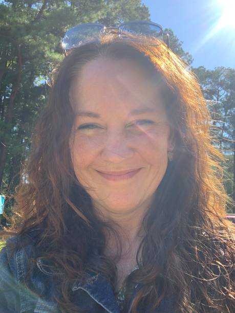 Emily leaving a review about the process to sell gold through the mail