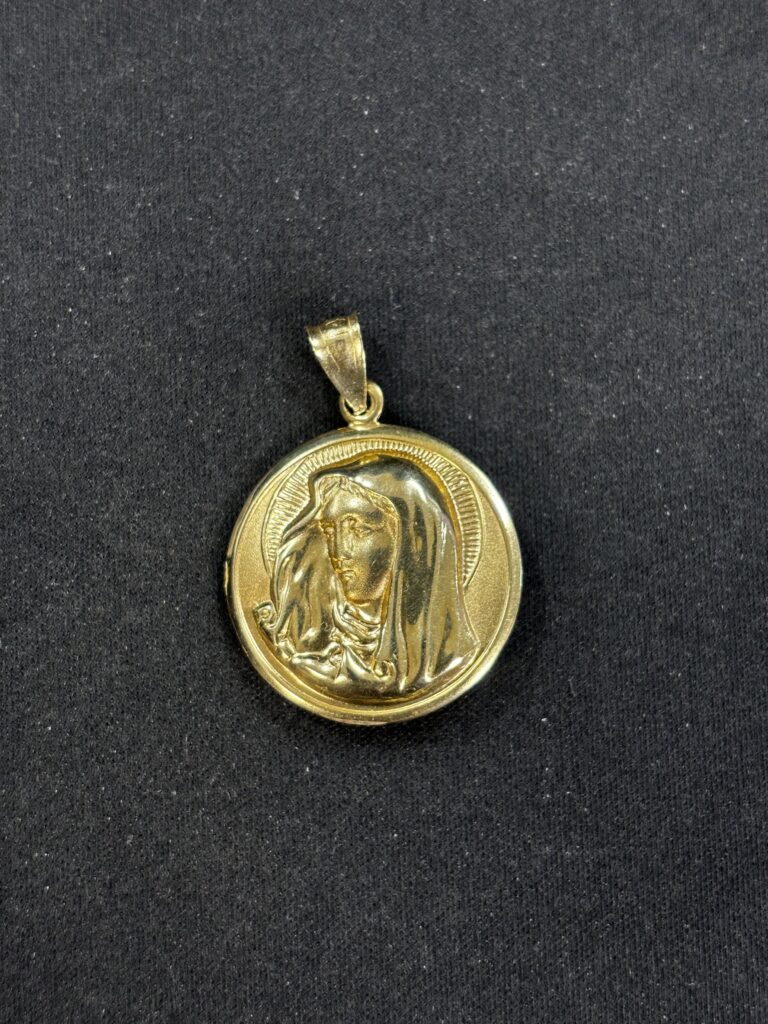 Customer gold charm mailed to MailGoldOnline.com for payout